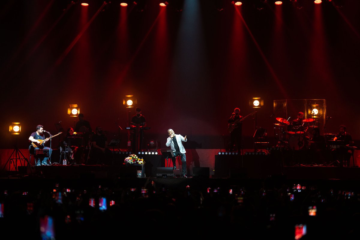 vwarena's tweet photo. Mem Ararat dün akşam #vwarena'da konuğumuz oldu. Ziz Müzik organizasyonu ile gerçekleşen ve biletleri günler öncesinden sold-out olan konserde sanatçıya yaklaşık 4 bin kişi eşlik etti.

🎙️ @araratmemm 
🗓️ 28 Nisan 2023
📷 Arda Aytan https://t.co/5Ga80qwrE0