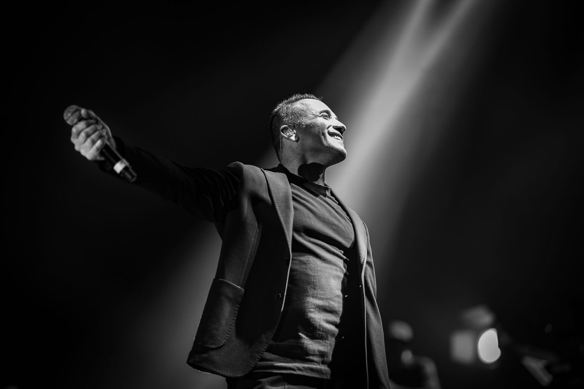 vwarena's tweet photo. Mem Ararat dün akşam #vwarena'da konuğumuz oldu. Ziz Müzik organizasyonu ile gerçekleşen ve biletleri günler öncesinden sold-out olan konserde sanatçıya yaklaşık 4 bin kişi eşlik etti.

🎙️ @araratmemm 
🗓️ 28 Nisan 2023
📷 Arda Aytan https://t.co/5Ga80qwrE0