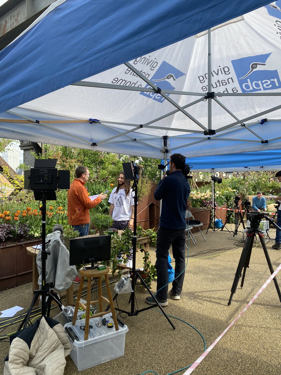 clara_steiner's tweet photo. On set at the #WildWeekender 🎬 learn what you can do for nature this weekend in your local area 🦋🌸🐝 @wwf_uk @Natures_Voice @nationaltrust https://t.co/1qKdniTvgI