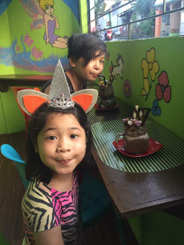 TheaMelendres's tweet photo. Sabi ko sa sarili ko di ako malulungkot bago Ka umalis eh pero eto ako ngayon kanina pa malungkot T _ Tmamimiss ka namin ng sobra kuya jiro lalo nako:(, diko akalain na sobrang layo na ng narating mo parang last year naglalaro pa tayo kung ano ano sa labas Kasama Sila kuya ipo😭 https://t.co/AgmDwsTGEz