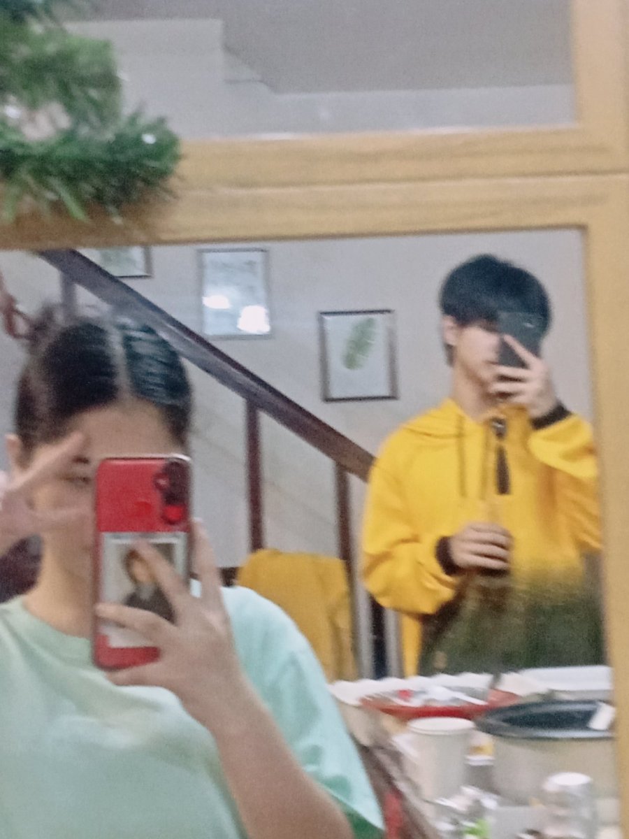 Sabi ko sa sarili ko di ako malulungkot bago Ka umalis eh pero eto ako ngayon kanina pa malungkot T _ Tmamimiss ka namin ng sobra kuya jiro lalo nako:(, diko akalain na sobrang layo na ng narating mo parang last year naglalaro pa tayo kung ano ano sa labas Kasama Sila kuya ipo😭