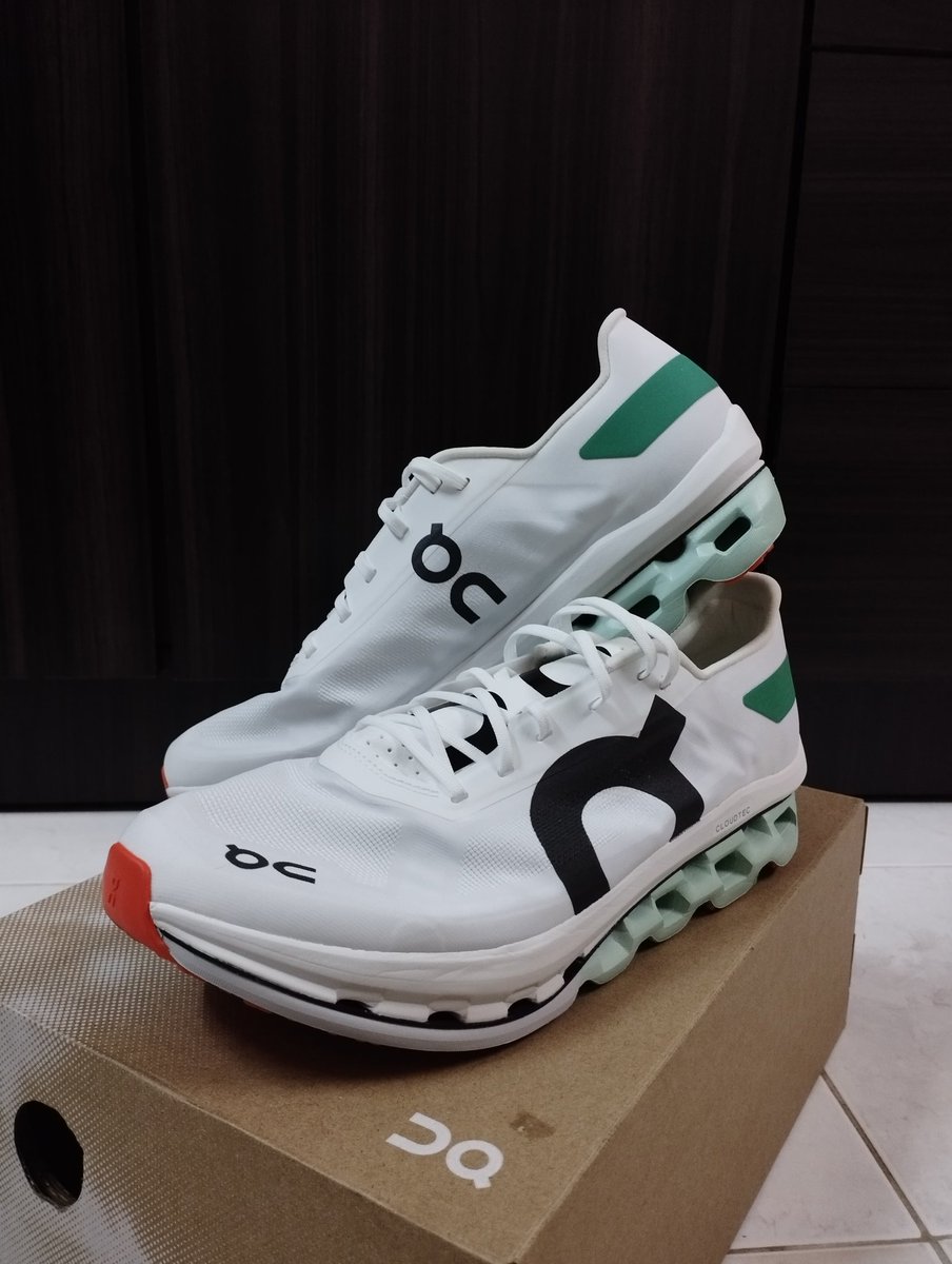 AdilAdham25's tweet photo. Thanks @on_running @zukhviri
#RUNONCLOUDS #ONRUNNINGMY https://t.co/bHXWHpZTMa