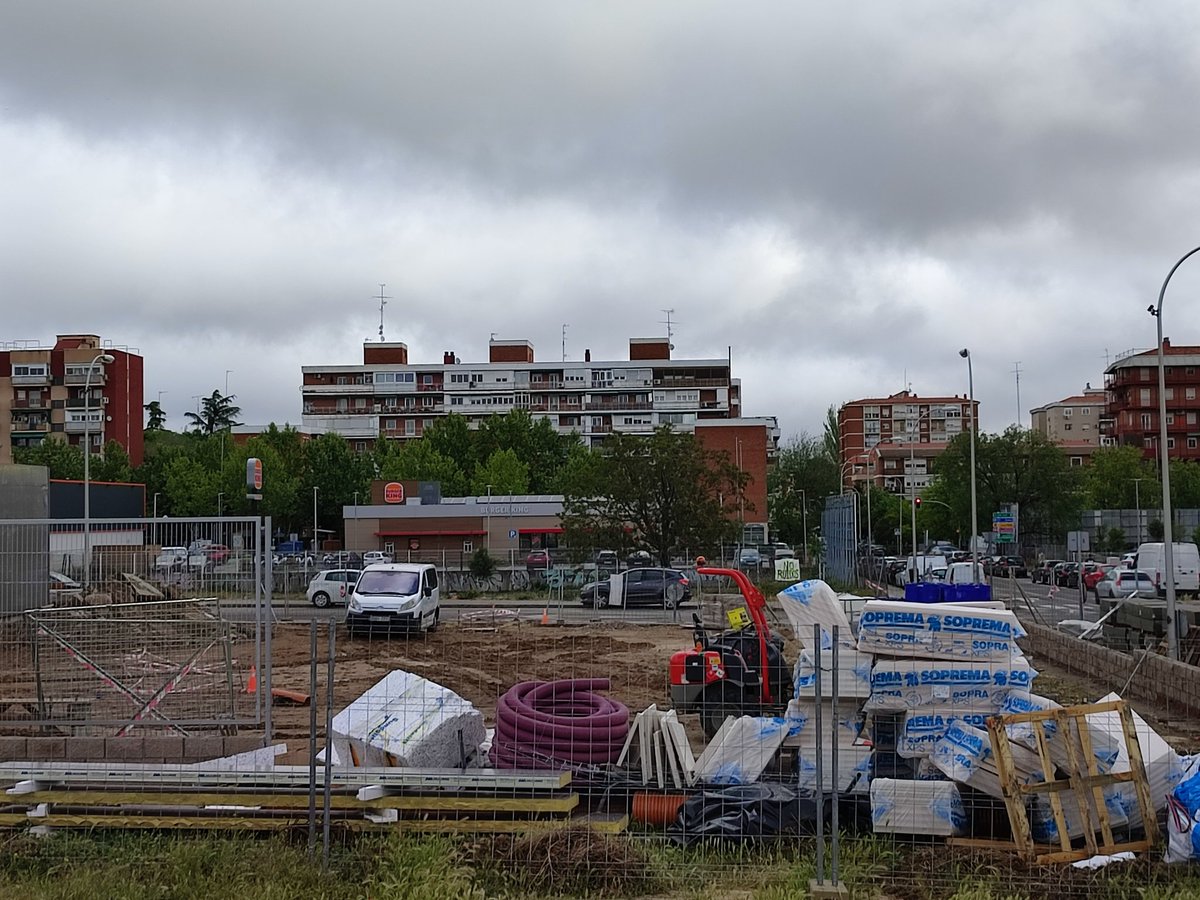 nines2603's tweet photo. En @parque_sinfonia @no_al_canton C/SINFONÍA 11 , calificado ACUSTICO RESIDENCIAL @MADRID @bcarabante @SerranoAlfonso @AlmeidaPP_ @MarianoFuentesS @Mtnezparamo @ppopular @CsMadridCiudad SE LO ESTAN SALTANDO @fiscal_es @DefensorPuebloE @ICAEv_UACh @ecologistas https://t.co/qs3DzS2OW3