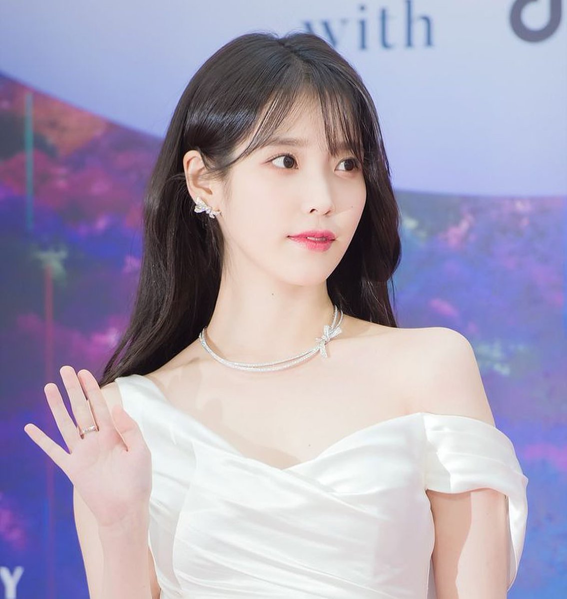 season__22's tweet photo. 아이유 인스타
아 진짜 너무 아름답다
근데 박준형 댓글 너무 웃김ㅠㅋㅋㅋ https://t.co/8lPDc3eVXF