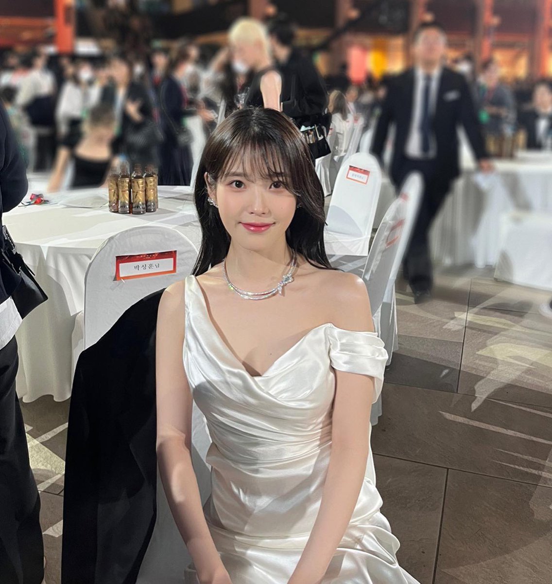 season__22's tweet photo. 아이유 인스타
아 진짜 너무 아름답다
근데 박준형 댓글 너무 웃김ㅠㅋㅋㅋ https://t.co/8lPDc3eVXF