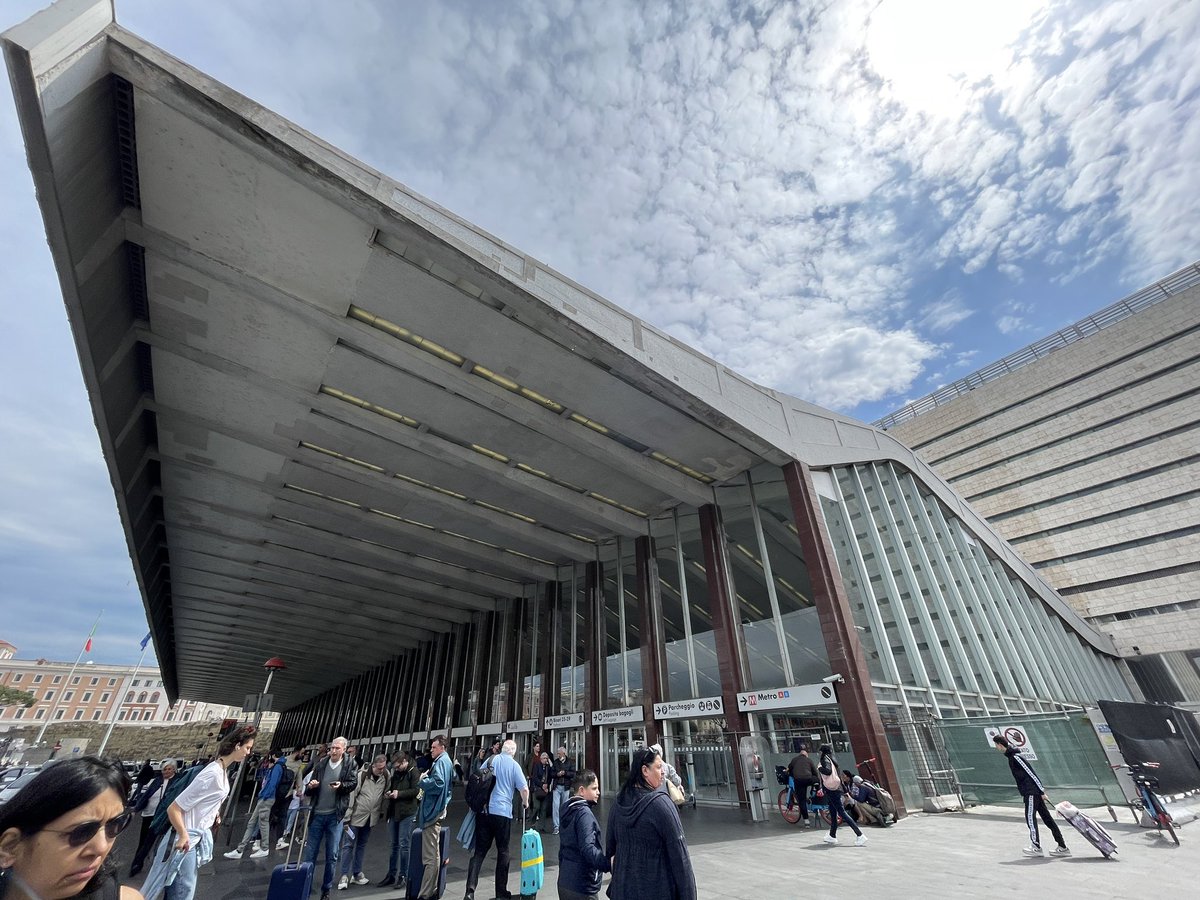 SatyakiRaghuna1's tweet image. European stations were the original ‘supersheds’ and the inspiration for today’s airports too. The original plan for #RomaTermini was developed by #SalvatoreBianchi in the 1860s. It’s the 2nd largest train station in Europe and handles about 180m pax annually. #Stations #travel