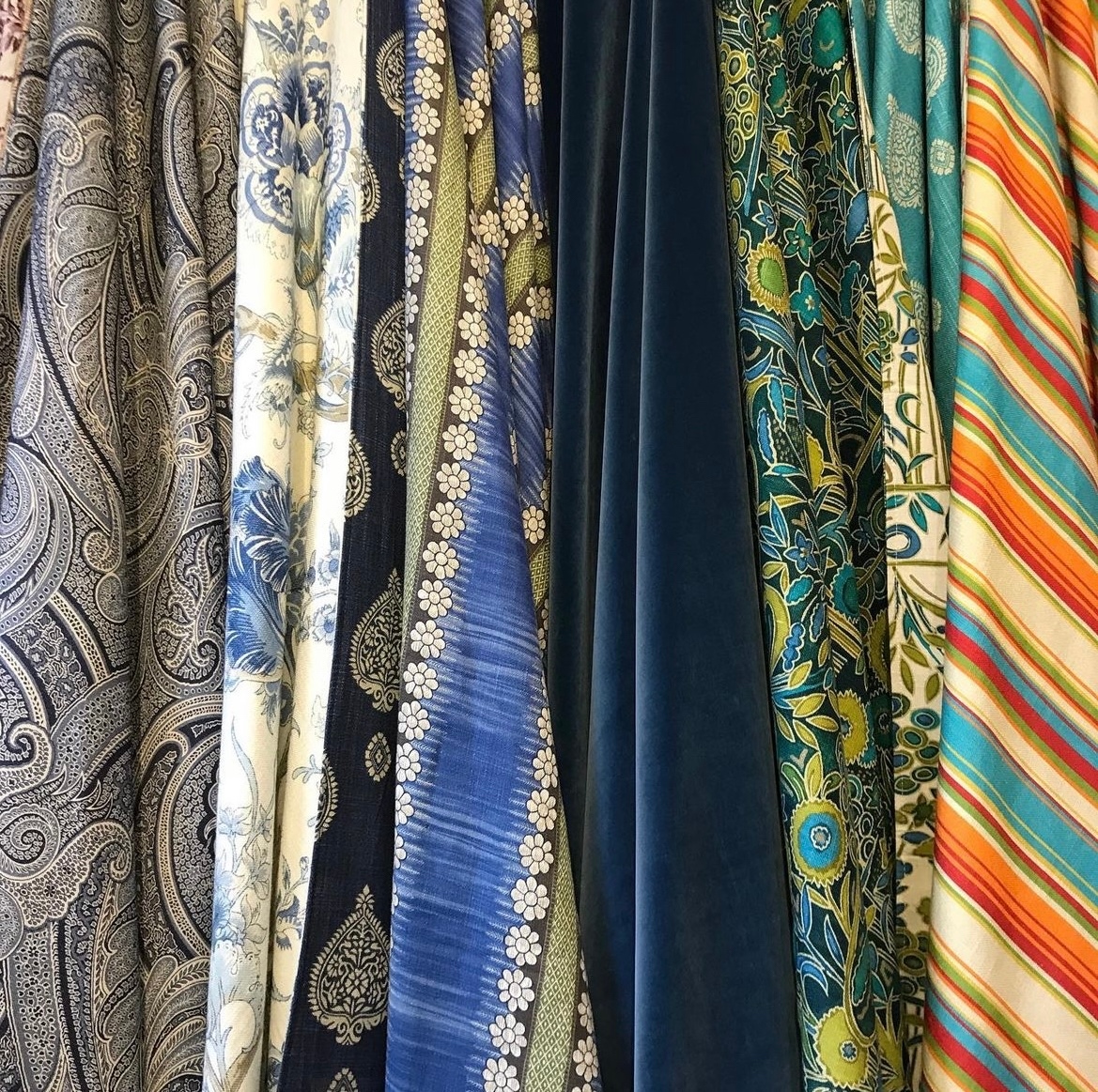 Divine blues. Stunning colour palette combinations. @designarchive08 have so many beautiful fabrics to choose from at The Design Archives.

Contact the showroom for samples and prices.

l8r.it/ouq2

#Repost 

#thedesignarchives #softfurnishings #freshprints