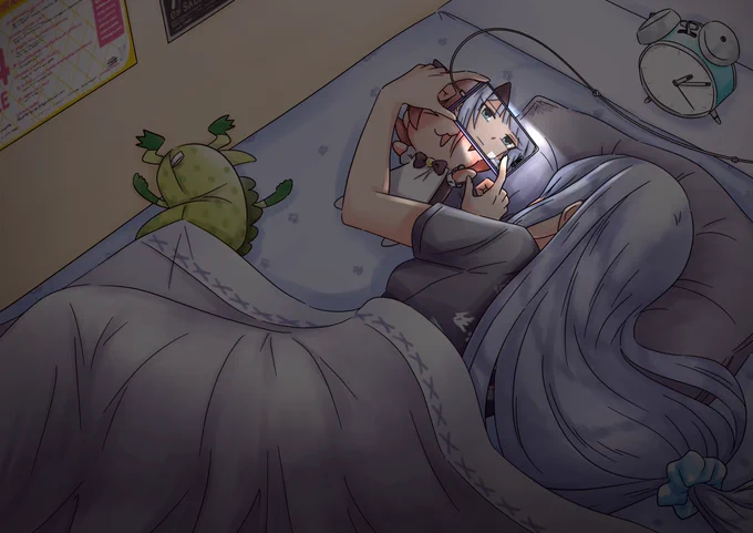 上京ひとり暮らし白石紬シリーズ。 その59「深夜寝付けなくて布団の中でソシャゲいじってるときに真っ暗なロード画面に度々写る自分の真顔」  #白石紬