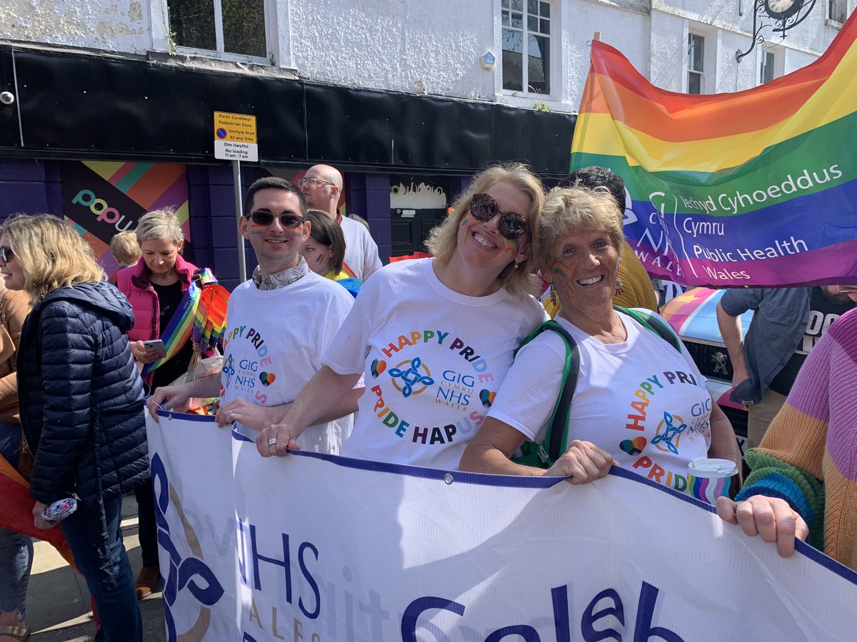 SBNHSLGBT's tweet photo. Fantastic atmosphere through the streets of Swansea for @swanseapride parade. Marching alongside NHS colleagues @SwanseabayNHS and @SBSexualHealth https://t.co/Pp6qLdExaJ
