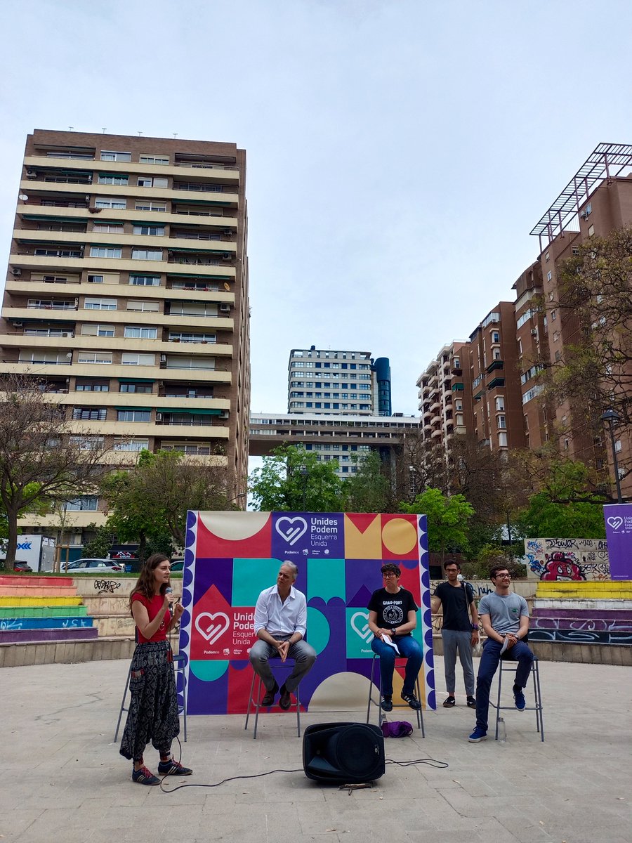 EU_Valencia's tweet photo. L'emergència climàtica fa que necessitem mesures urgents i valentes per transformar el nostre present. 💪💚❤️💜 https://t.co/K1WOaY2w5X