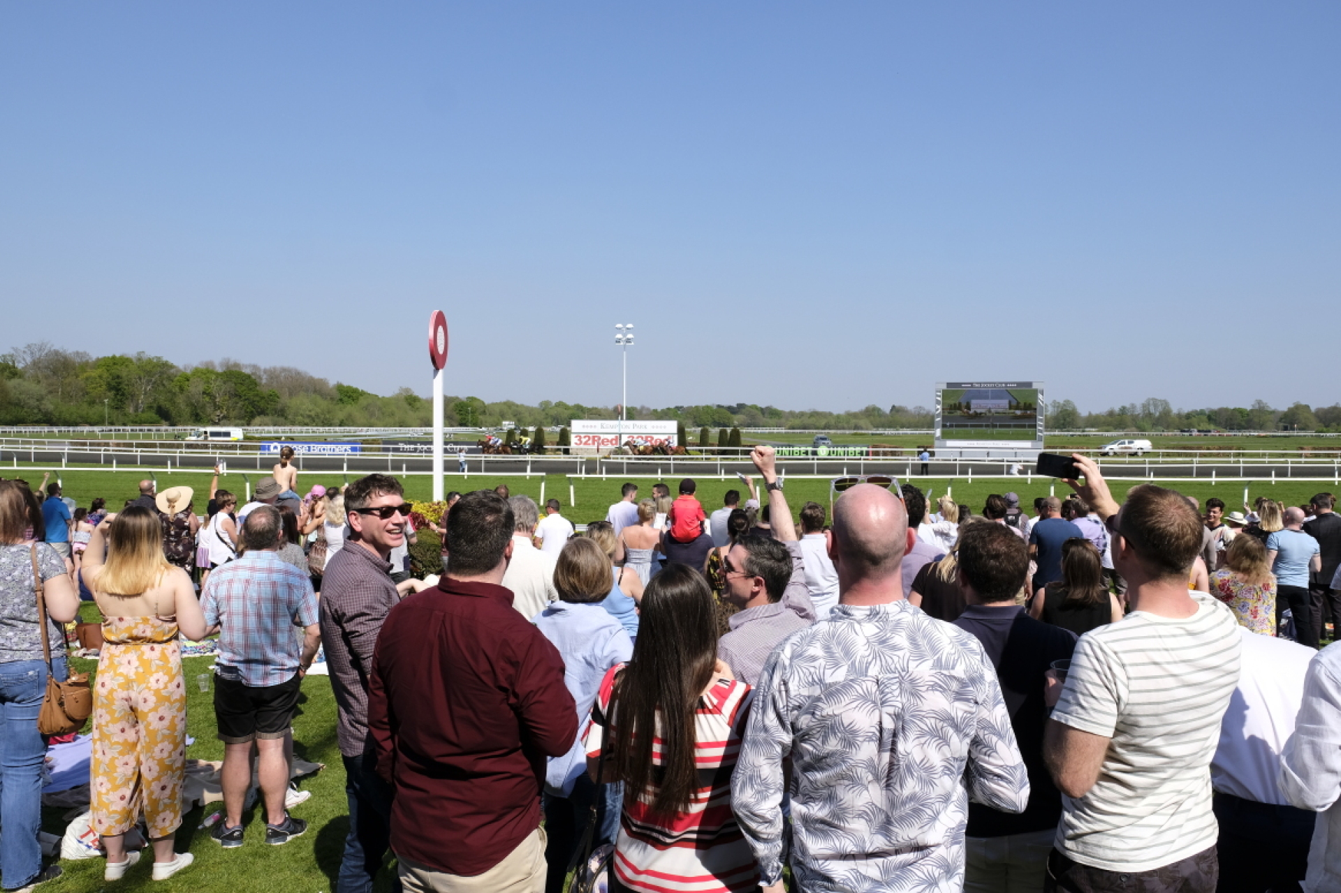 Kempton Park Racecourse (kemptonparkrace) / Twitter