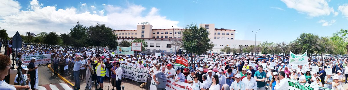 SebasMartnRecio's tweet photo. En Osuna, en la manifestación convocada por la Marea Blanca de la Sierra Sur. Defendiendo la sanidad pública andaluza. https://t.co/2gs609O1H7