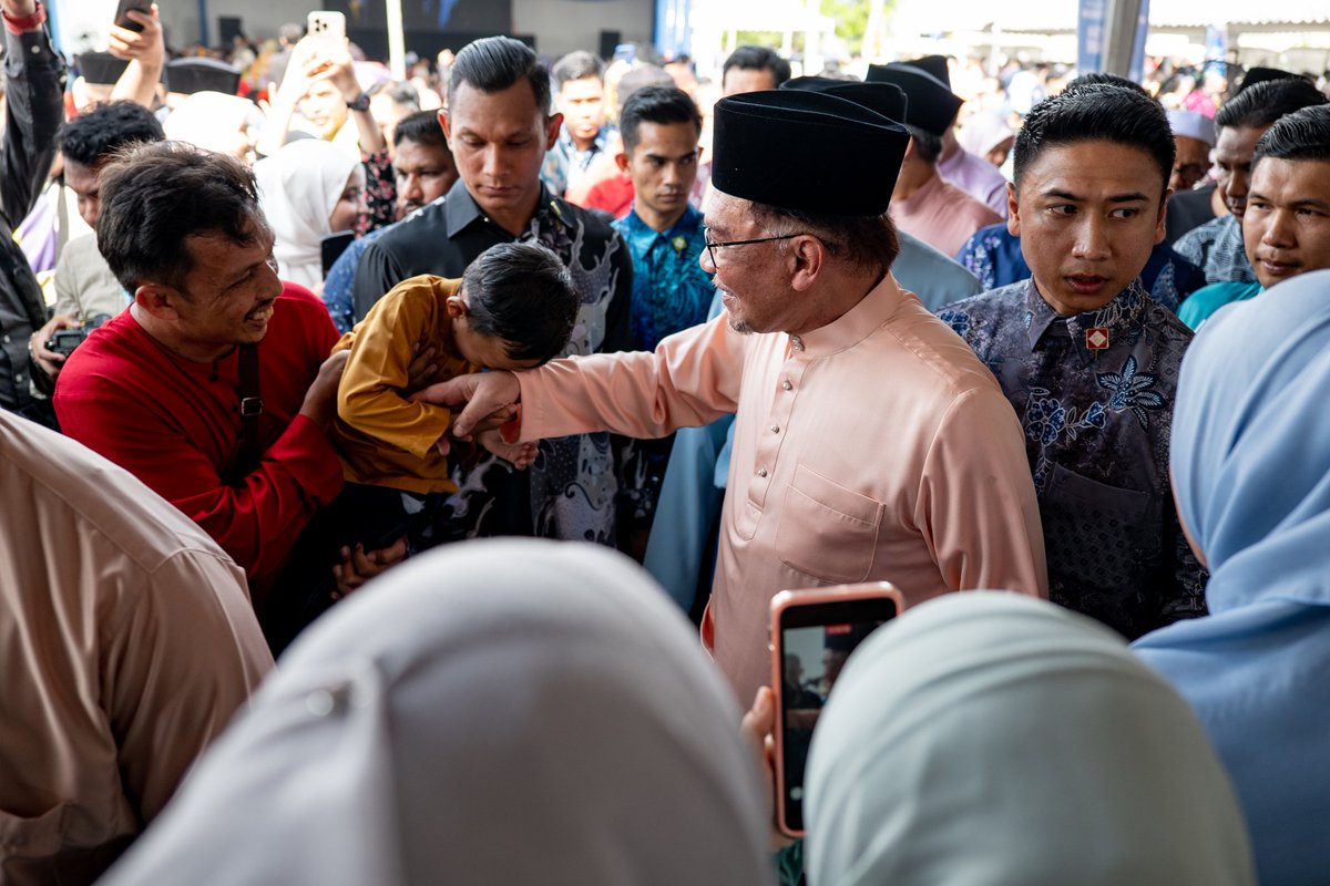 Anwar Ibrahim tweet media