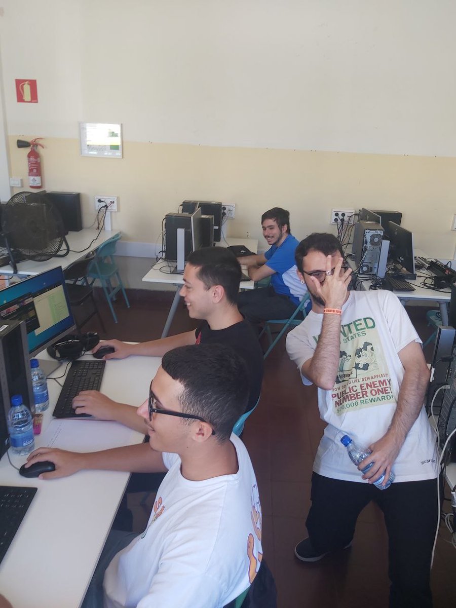 CiriaGlez's tweet photo. Comienzando la jornada en la #GameJamElRincón2k23 junto con nuestro genial #Equipo06.
Somos dos programadores tanqueándose al equipo, un magnífico músico que nos dará la vida y nuestro talentoso ilustrador que junto a mí le daremos color al mundito que crearemos ¡A darle caña! https://t.co/XO3aet4D7f