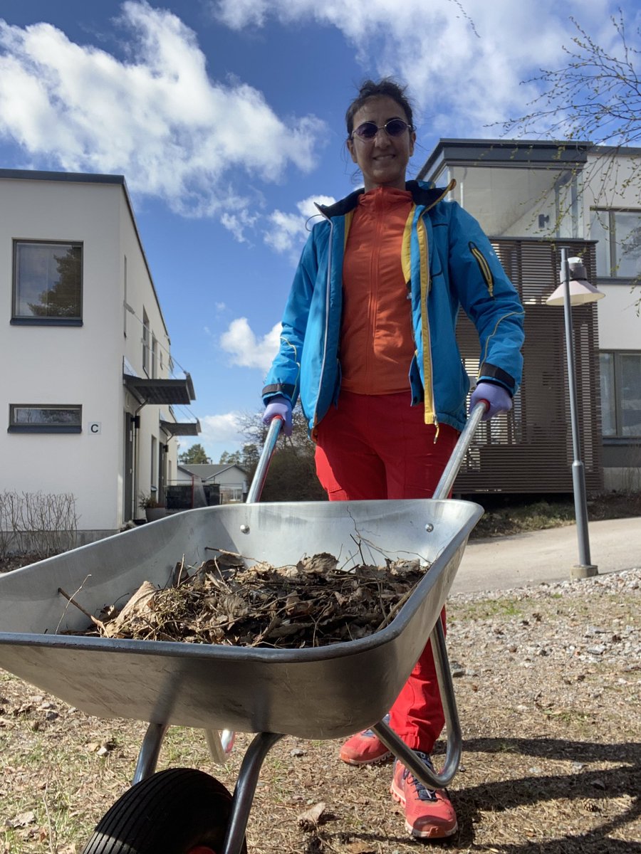 KamillaUbuntu's tweet photo. Vappu talkoot! Talkoot is a Finnish neighborly tradition coming together cleaning, doing communal work and a must-have sausage after!
Tradition here seems slowly disappearing as less people join, sad!
Are you a talkoot person?!
#talkoot #suomi #communityEncounters https://t.co/M9nox0gN9Y