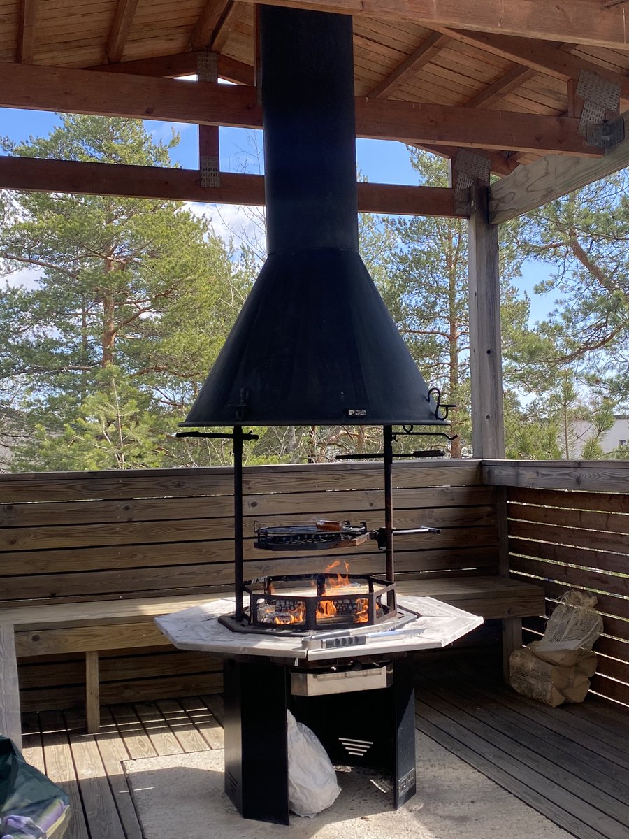KamillaUbuntu's tweet photo. Vappu talkoot! Talkoot is a Finnish neighborly tradition coming together cleaning, doing communal work and a must-have sausage after!
Tradition here seems slowly disappearing as less people join, sad!
Are you a talkoot person?!
#talkoot #suomi #communityEncounters https://t.co/M9nox0gN9Y