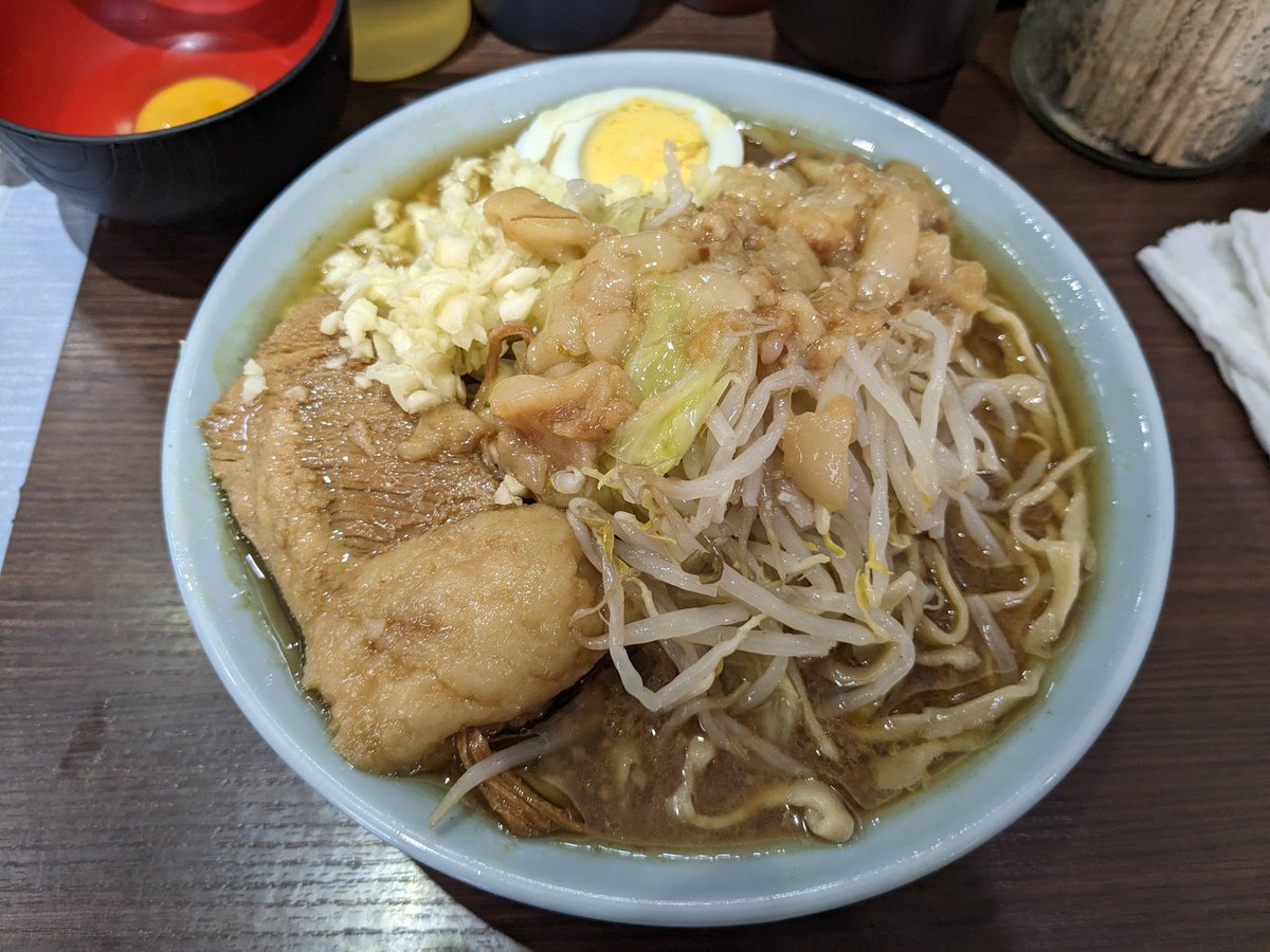 ramentechnocrat's tweet photo. ラーメン富士丸西早稲田店/ラーメン半分ニンニクヤサイ少なめ

初富士丸。クタヤサイが好み。
美味しかったです。

ただ二日酔いの昼に食べるものじゃないです。 https://t.co/km3ZlWEm1n
