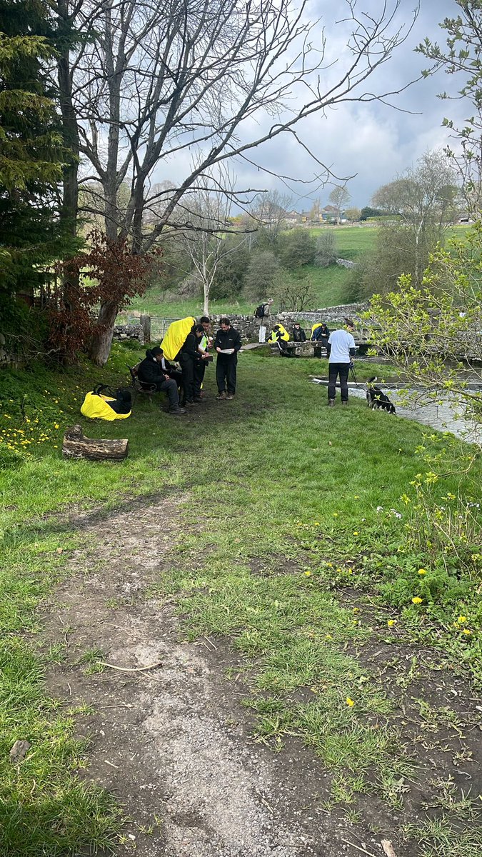 DofE_DMSA's tweet photo. Lunch stop for Bronzes at Youlegreave- today they are walking from Bakewell to Barn Farm. Silvers on their way to their lunch stop at Rowsley. But which level will come into the campsite first? @DofECentral @DerbyMoor #walkinggroups #lunchtime #dofe #otogetherwesucceed https://t.co/eIoNdaMYoM