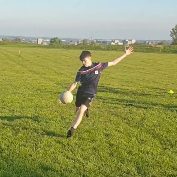 JFKGAALEEDS's tweet photo. Great turnout this evening for our youth team training session. Over 60 kids involved from U7 up to U17... Well done to them all ☘👊🟪🟦 #JFK #GAA #YorkshireGAA #gaelicfootball @YorkshireGAA https://t.co/uvrXtmElsl