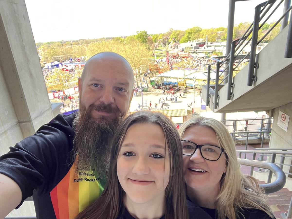 simon15376's tweet photo. Enjoying the pre game atmosphere #RedRoses https://t.co/eThr8F7a2B