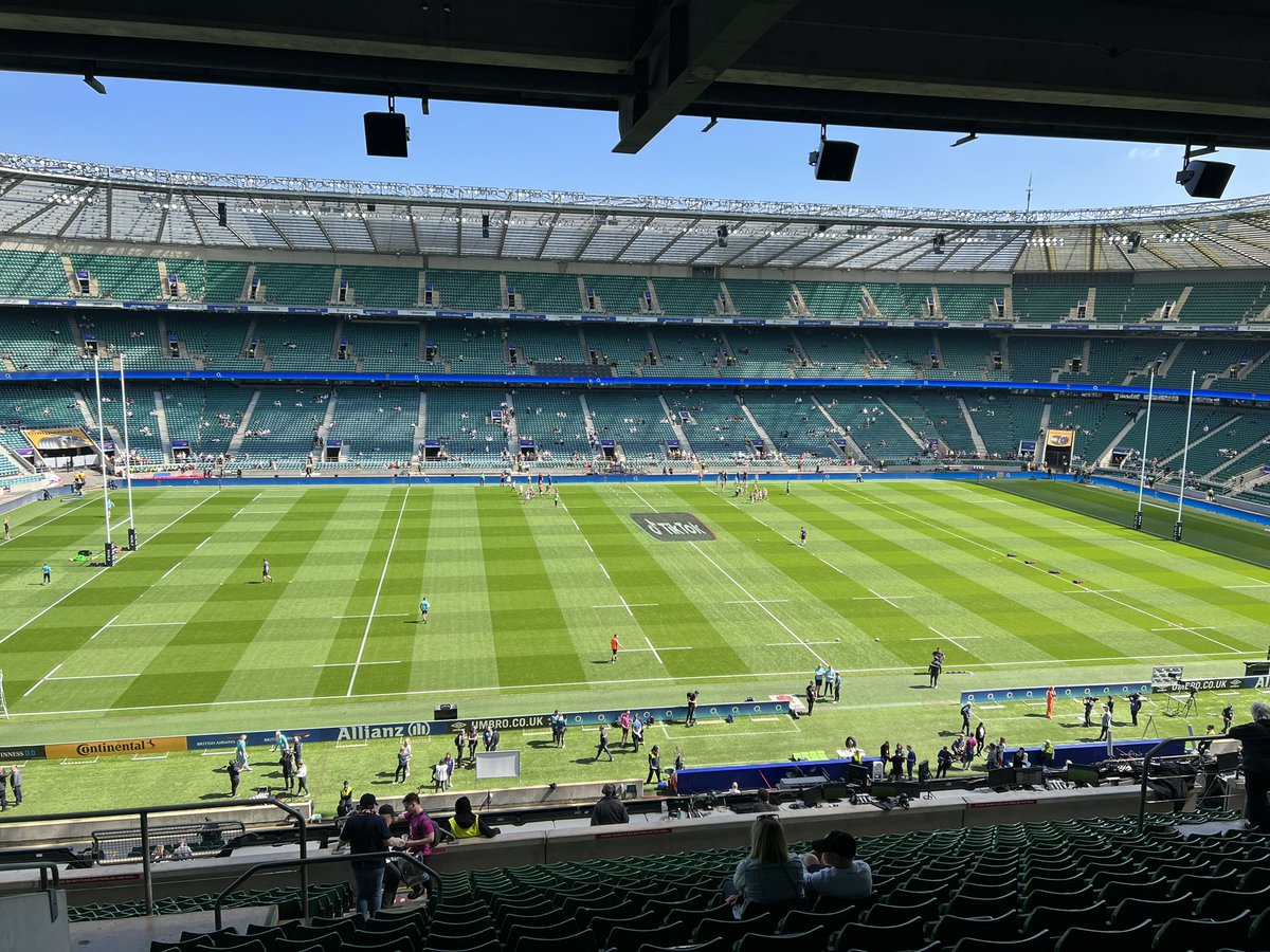 simon15376's tweet photo. Enjoying the pre game atmosphere #RedRoses https://t.co/eThr8F7a2B