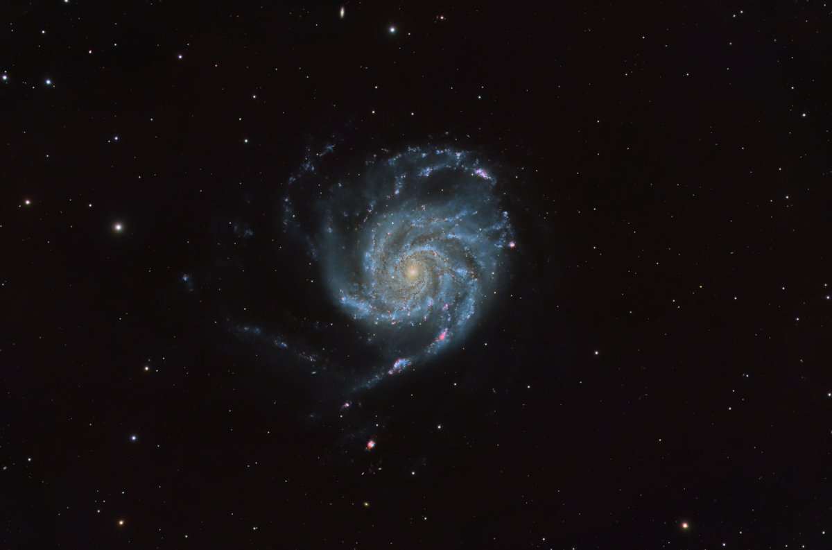clarkjames70's tweet photo. I added mono data thro April to last years OSC for these Pinwheel Galaxy images (M101)
The close up is the EdgeHD FOV - I liked the other objects in the wider angle, using the RGB data from my 106mm refractor to create the wider field mosaic.
Hi res here:
https://t.co/ixYvawllre https://t.co/QX95Hyx55C
