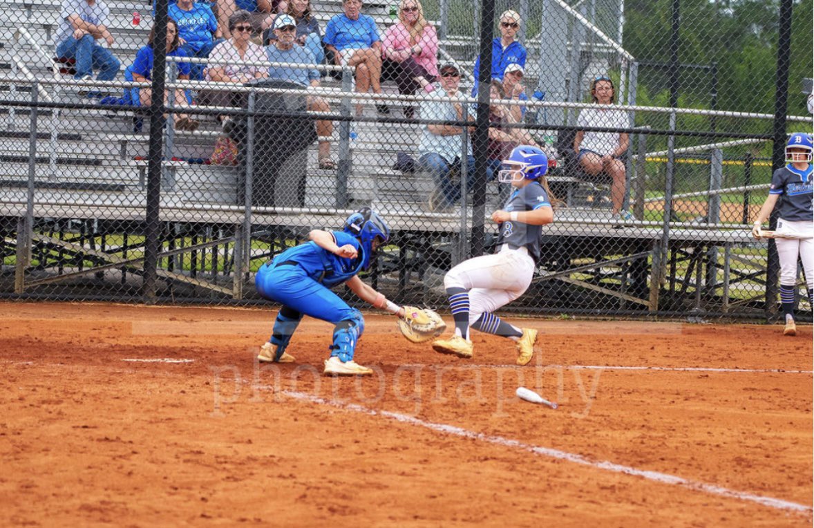 Kayleigh2026's tweet photo. Team work makes the dream work on this double play! https://t.co/NY17RohZQJ