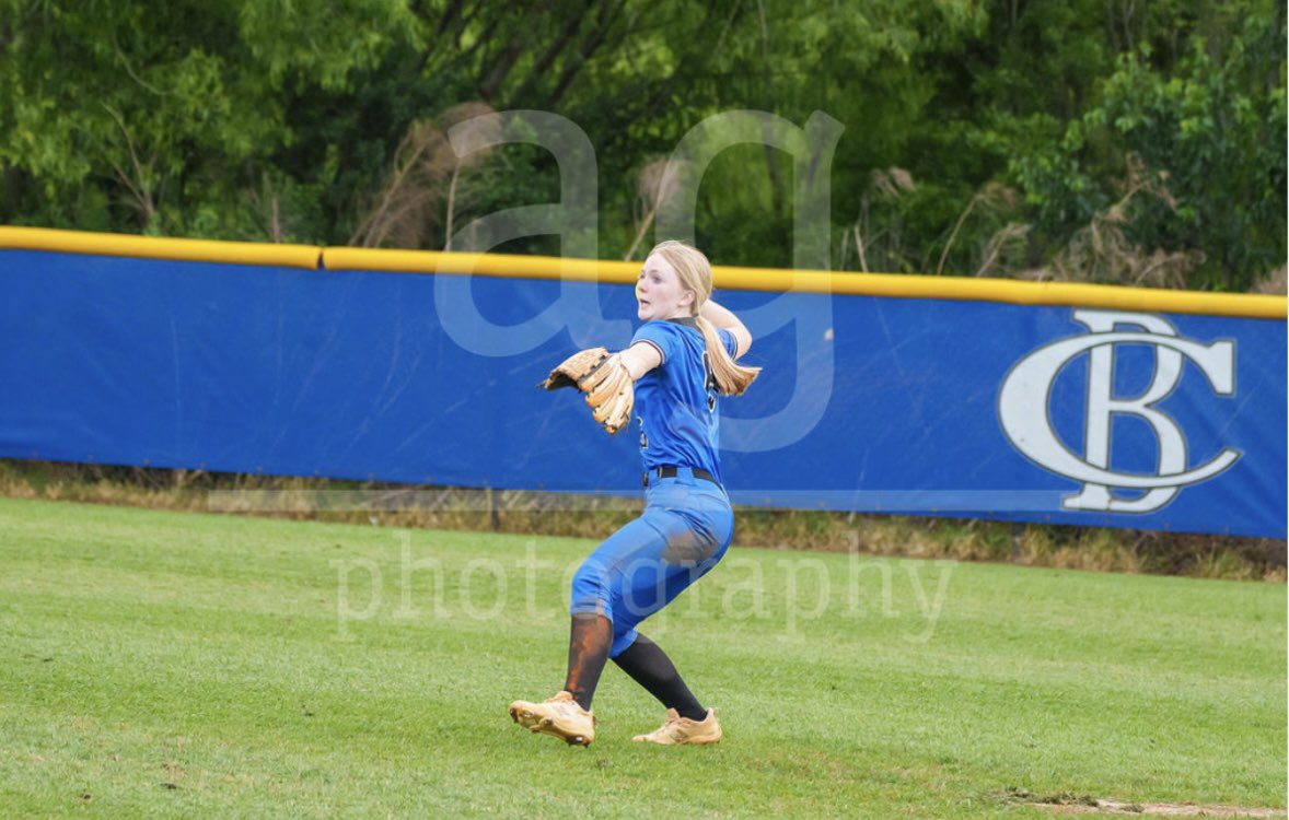 Kayleigh2026's tweet photo. Team work makes the dream work on this double play! https://t.co/NY17RohZQJ