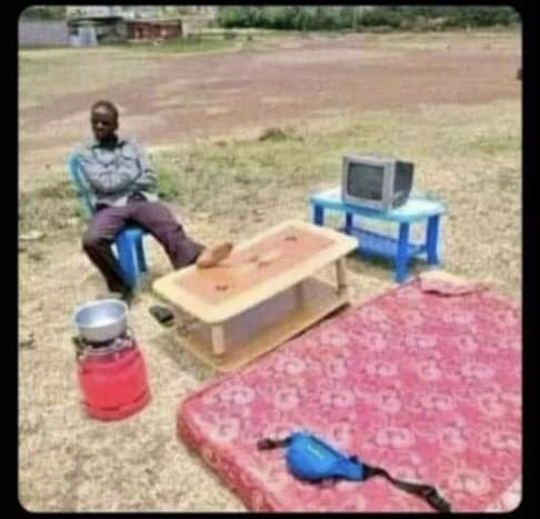 YvesRy2's tweet photo. iKabuga umusore witwa Kwize Frank 
Yubatse inzu ibonerana https://t.co/CZ42tbqegV