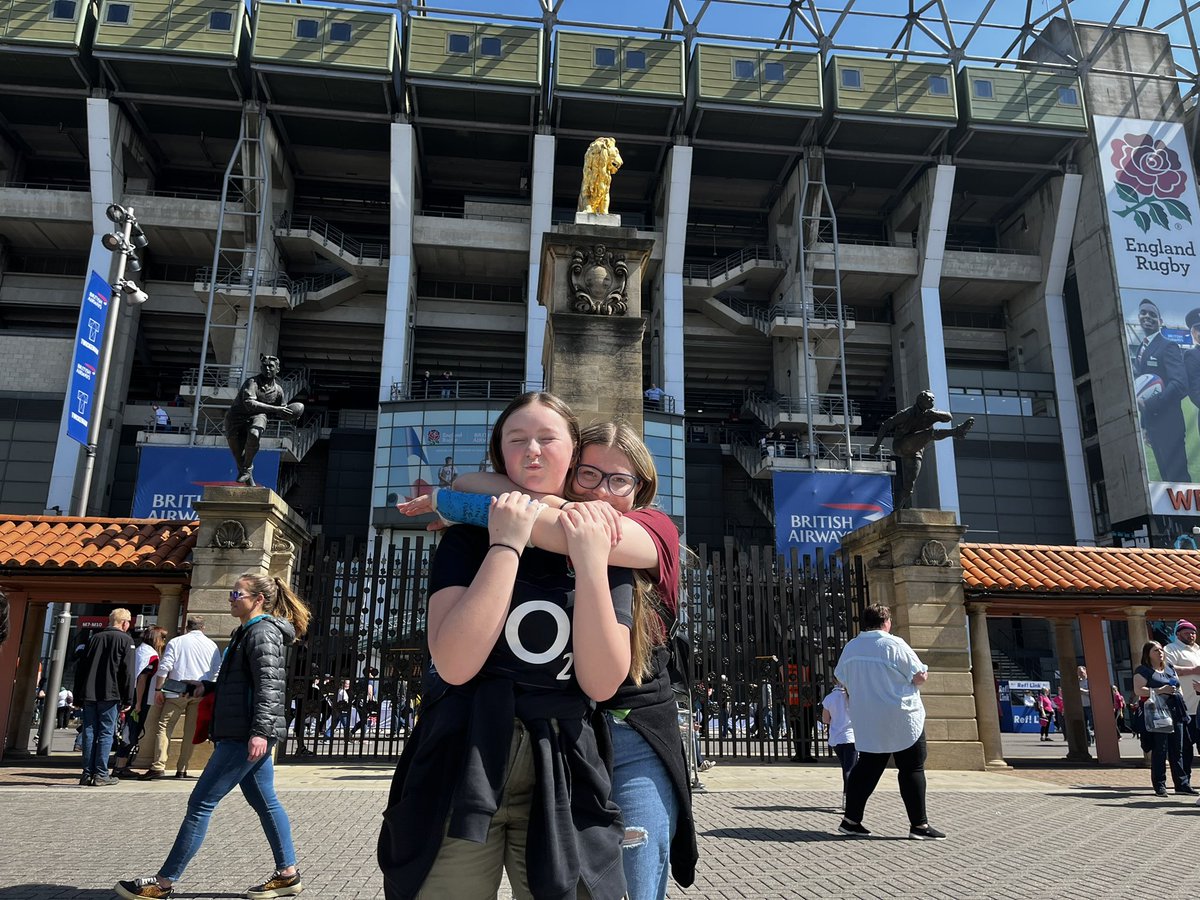 AndyRussell93's tweet photo. First Twickenham Experience #RedRoses https://t.co/gwmOUv04un
