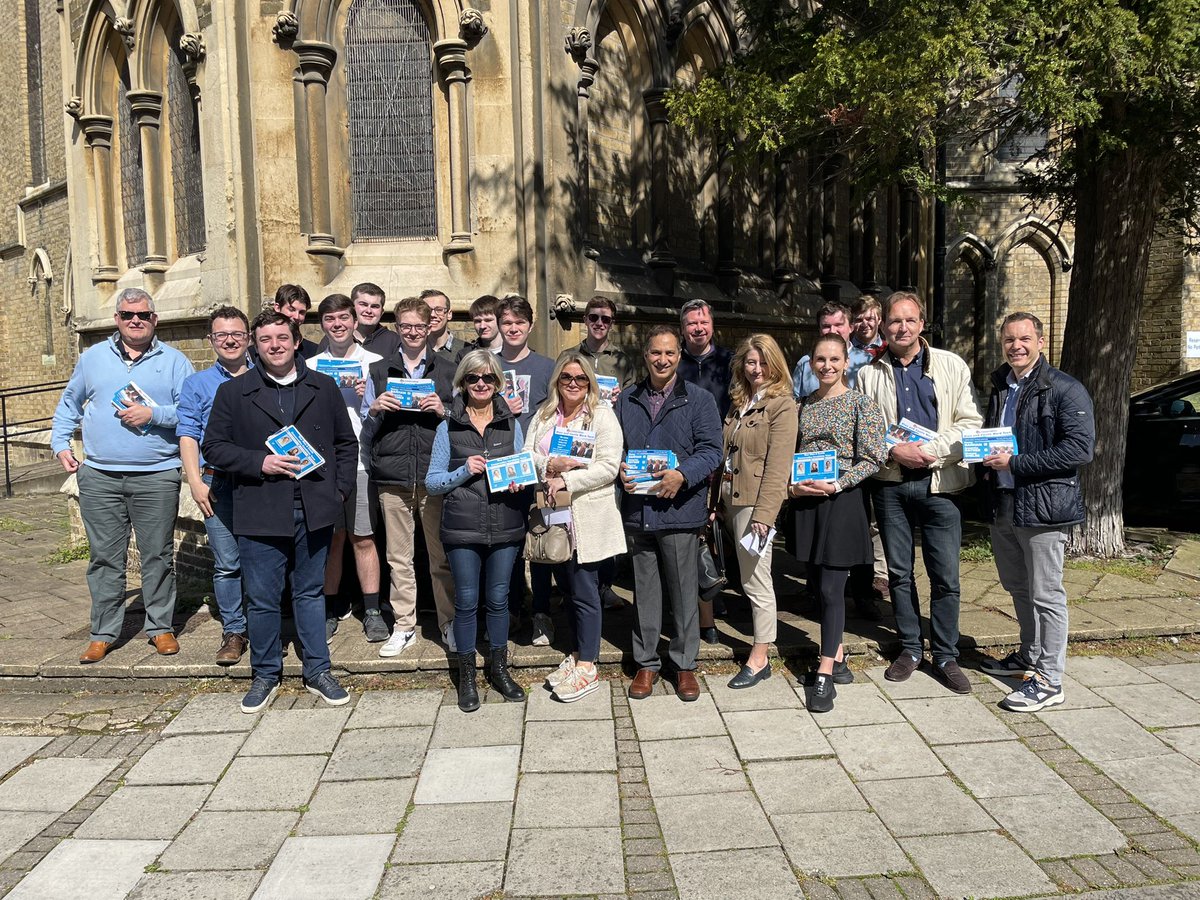 One final push in #Eton and #Castle for <a href="/samanthajrayner/">Samantha Rayner</a> <a href="/EtonCastle/">Penny Banham</a> <a href="/ShamsulShelim/">Shamsul Shelim</a> 

Lots of #Windsor support for the continued #lowtax agenda of <a href="/WindsorTories/">WindsorTories</a> @WAMTories 

Thanks to <a href="/warwicktories/">Warwick Tories</a> for your support! #VoteConservative 🇬🇧💙