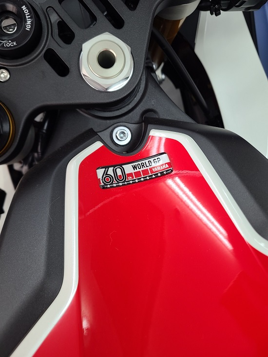 YSPfushimi's tweet photo. あ”あ”あ”あ"~😱
YZF-R1・WGP60TH納車させていただいたのにお写真撮らせていただくの忘れてた・・・orz
申し訳ありません🙇🙇🙇
よろしければ初回点検の際にお願いします🙇
代わりのドアップ画像を☝️
#YAMAHAが美しい
#YZFR1
#WGP60TH https://t.co/IA9W365EYm