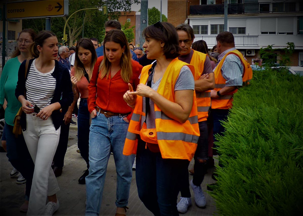 paml7b's tweet photo. 🟠 Agradecemos a @IreneMontero y @AleJacintoUrang su visita de ayer a #SanFernandoDeHenares para conocer del primera mano las #VidasRotas de los #AfectadosMetro y apoyar nuestra lucha por #SolucionesYA. https://t.co/TjENzHLS6V