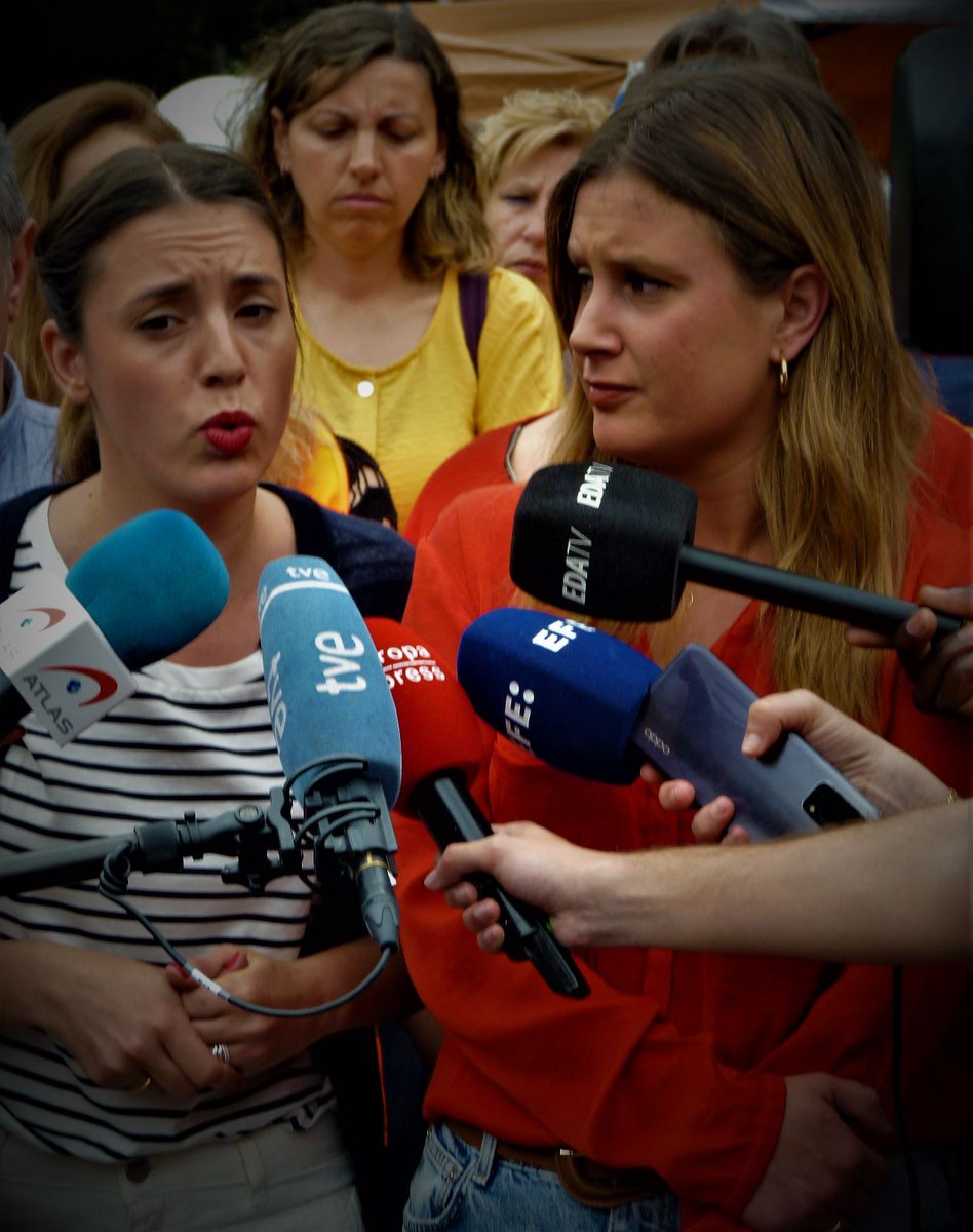 paml7b's tweet photo. 🟠 Agradecemos a @IreneMontero y @AleJacintoUrang su visita de ayer a #SanFernandoDeHenares para conocer del primera mano las #VidasRotas de los #AfectadosMetro y apoyar nuestra lucha por #SolucionesYA. https://t.co/TjENzHLS6V