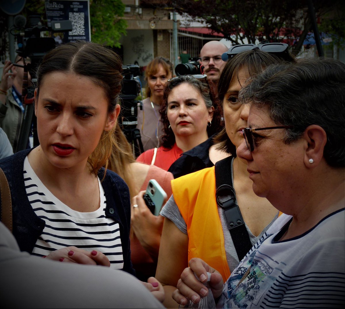 paml7b's tweet photo. 🟠 Agradecemos a @IreneMontero y @AleJacintoUrang su visita de ayer a #SanFernandoDeHenares para conocer del primera mano las #VidasRotas de los #AfectadosMetro y apoyar nuestra lucha por #SolucionesYA. https://t.co/TjENzHLS6V