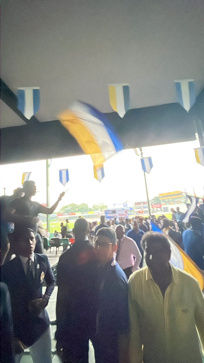 KavinkaFdo's tweet image. Rain brings the 89th #BattleOfTheSaints to a close. 

The shield stays at Bambalapitiya.