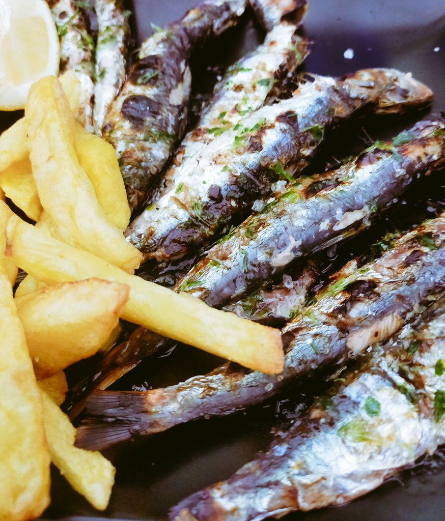 mariobadia's tweet photo. Un dia de partit. @apapoblesec #Restaurant #Casa #Axin Aposta segura. Els plats cuinats i la brasa. Màgia amb el fricandó, espectacle amb les sardines i, com diria el @Laperlabcn, fantasia amb el morro. @Esmorzarsdefor1 @EsmorzarsLleida @pepmillan79 @belvic25 @debarenbarri https://t.co/qwc5oOTQz3