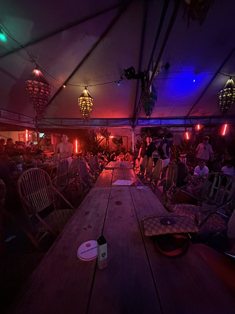 marlmanaph's tweet photo. Selling our table at flots 🤣 https://t.co/Qd1HlhBZ18
