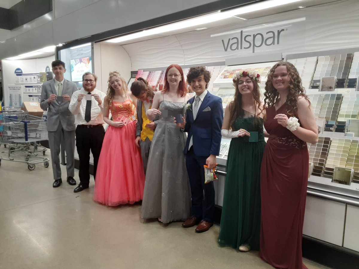 TNAMREE's tweet photo. Senior prom photos at Lowe's Willoughby. Thank you staff for making the students feel loved when they walked through your doors

@Lowes 
@WES_SouthHS 
@fox8news https://t.co/JvHpttGRhn