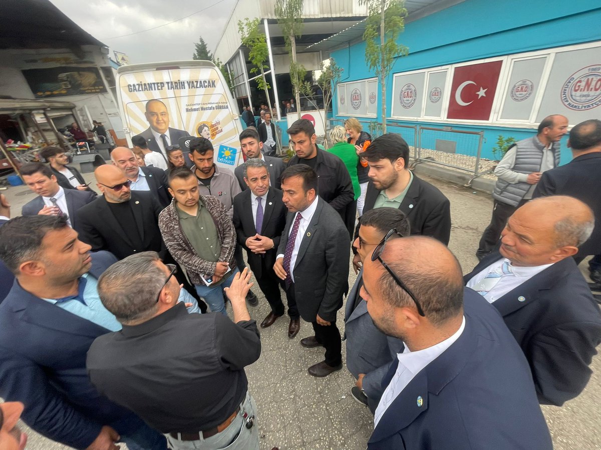 iyipar's tweet photo. Gaziantep Nakliyeciler odasını il teşkilatı ve milletvekili adaylarımızla birlikte ziyaret ettik. Oda başkanı değerli dostum Sn Tevfik Göğüş e bize gösterdiği ilgi ve alakadan dolayı teşekkür ederiz, akabinde esnaf ziyareti yaptık.
@iyiparti @meral_aksener @MehmetBasaran27 https://t.co/CwWDyV6sqf