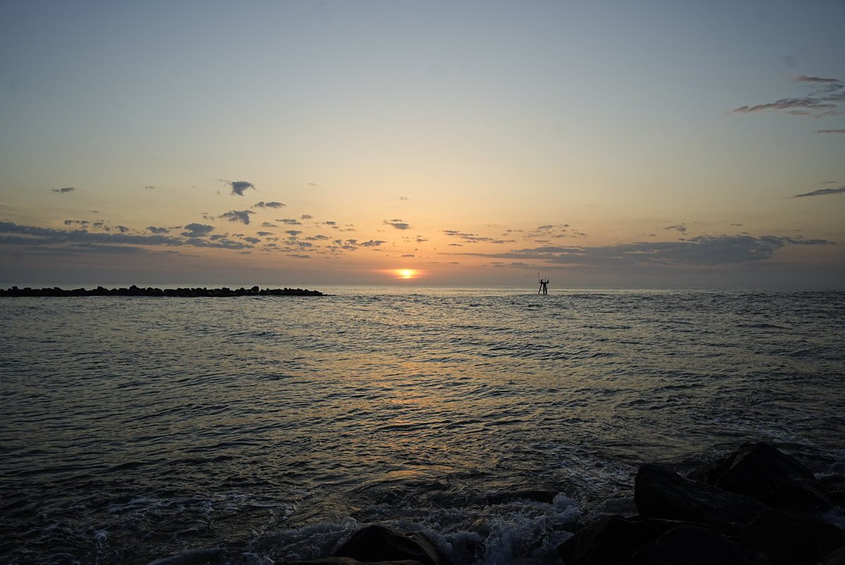 To be in the presence of our Creator is amazing 🙏
Good morning &amp; spread kindness and respect 😊
#sunrisephotography 
<a href="/AndrewWMBF/">Andrew Dockery</a> <a href="/buitengebieden/">Buitengebieden</a> <a href="/dmk62758/">DMK</a> <a href="/CMemories73/">CreatingMemories73🥳📸😈❤️💚💙⛔️🇬🇧🏴󠁧󠁢󠁥󠁮󠁧󠁿</a> <a href="/RareCat/">Charles A. Tijou</a> <a href="/MichaelCoonan8/">Michael Coonan</a> @Meghan_WBTW