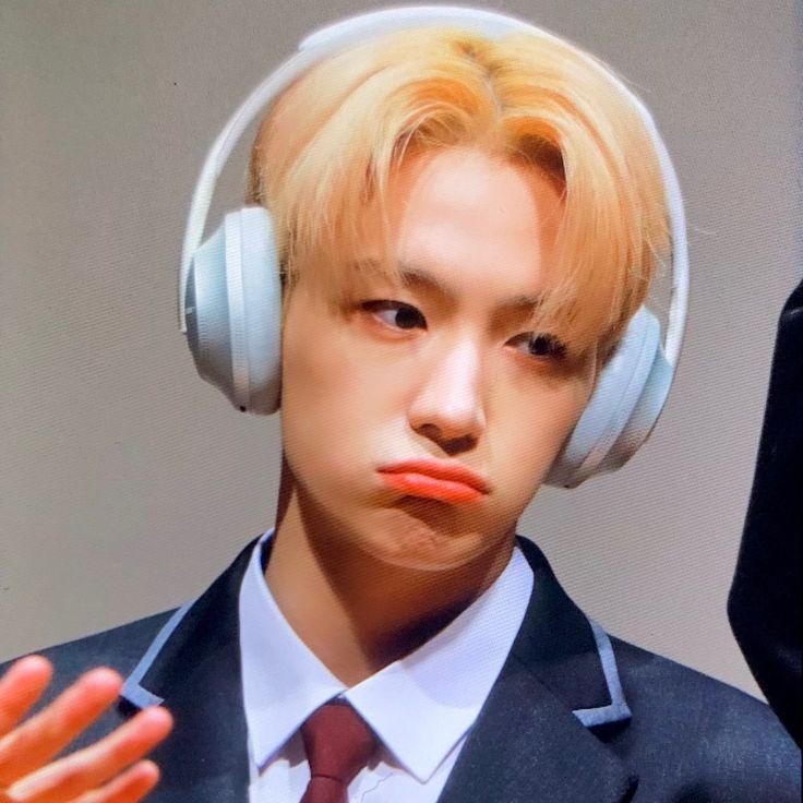 c127s_'s tweet photo. hyunjae pouting 😞😞 https://t.co/tVDOYNFG6O