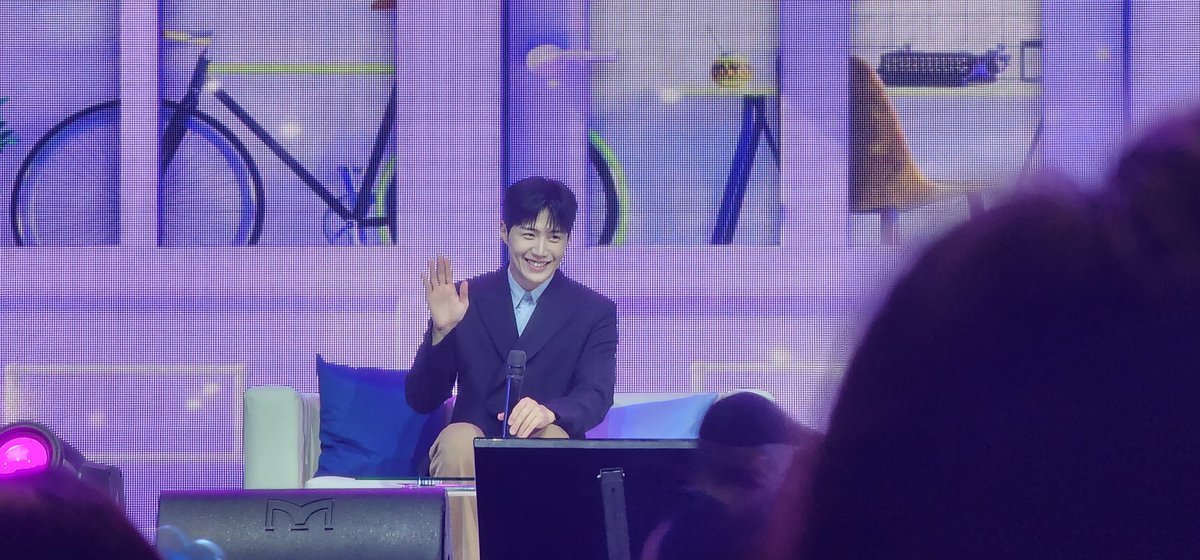 shhdchachacha's tweet photo. Too handsome to handle🤟 #kimseonho #KIMSEONHOinHK2023 https://t.co/kmejO1djYm