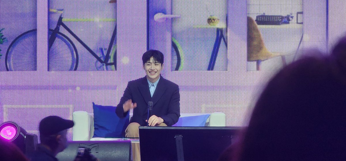 shhdchachacha's tweet photo. Too handsome to handle🤟 #kimseonho #KIMSEONHOinHK2023 https://t.co/kmejO1djYm