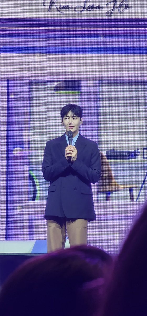 shhdchachacha's tweet photo. Too handsome to handle🤟 #kimseonho #KIMSEONHOinHK2023 https://t.co/kmejO1djYm