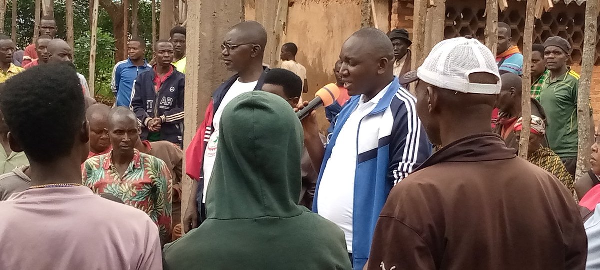 CommuneGASHIKA2's tweet photo. Kur uyu w 29.4.2023 muri @CommuneGASHIKA2 @NgoziProvince ibikorwa vy iterambere rusang vyakorewe ahariko hubakwa inzu yamanama @Musitanteri wiyo komine @NIYIBIZITheophile  akamenyesh imvukira n abakunzi kohagiye kwugururwa ikonti yagenewe guterera iyo nyubakwa 
@MininterInfosBi https://t.co/8vzjHPHVI8