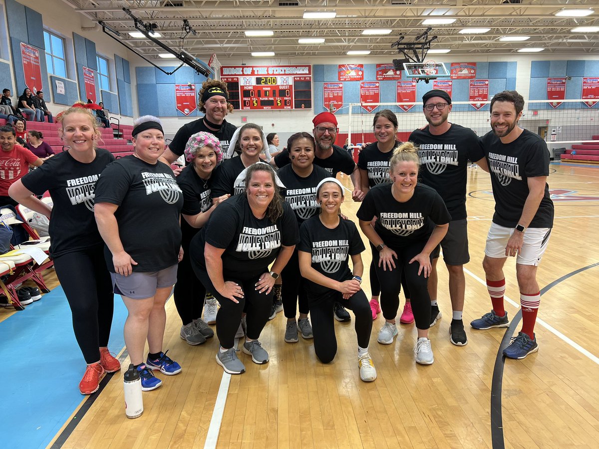 ablissfulclass's tweet photo. Had the BEST time last night at our first @FreedomHillES vs. @WestgateElem volleyball🏐 game since 2019! Thanks to all who came out and supported us! Can’t wait for next year! #fhhighlights @FCPSR2 @fcpsnews @freedomhillpta https://t.co/CVzIOHRk1s