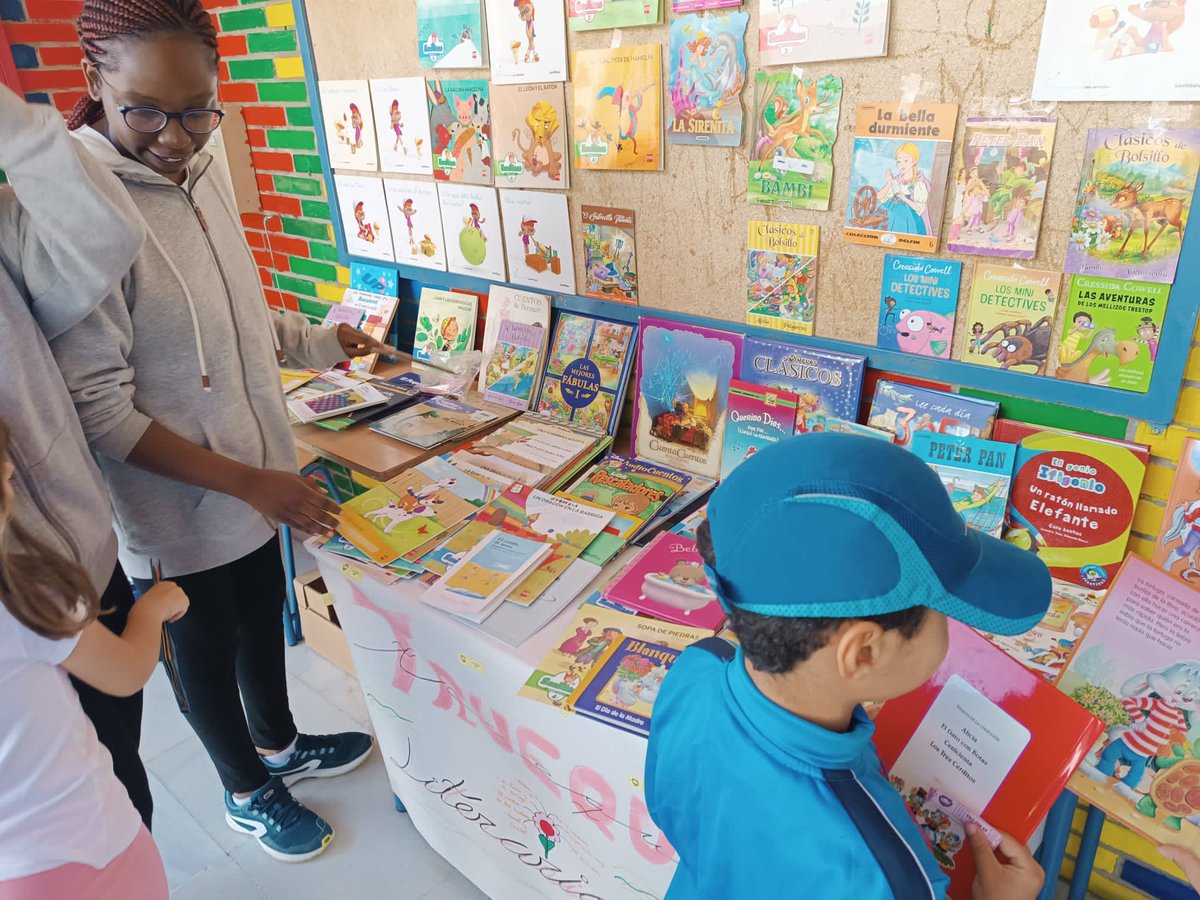 Este año para celebrar el Día del Libro se ha llevado a cabo un Trueque literario. La actividad consistía en un intercambio de libros entre el alumnado de primaria hasta la ESO.
#DiadelLibro2023 #lectura #truequeliterario #libros #bibliotecaescolar