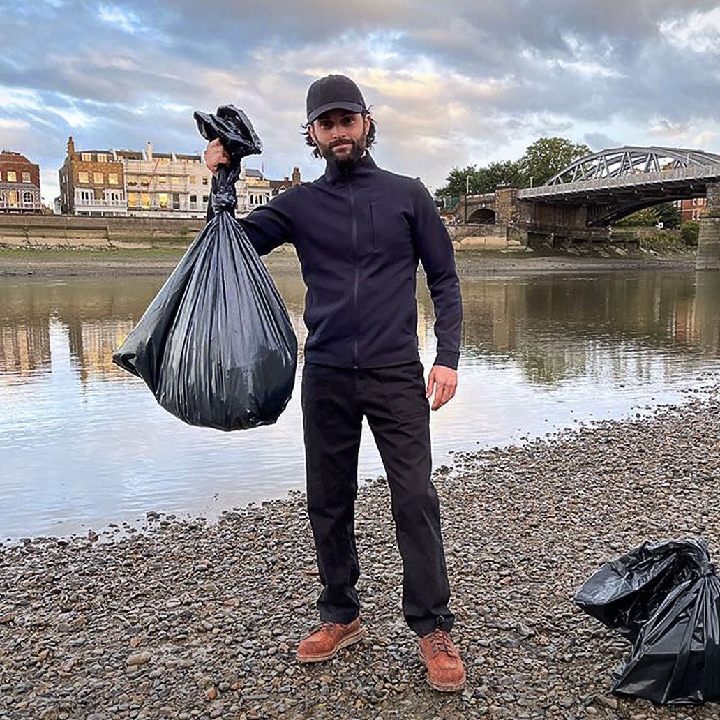 Netflix India on Twitter "Folder Name 📂Joe holding Crap Bag"