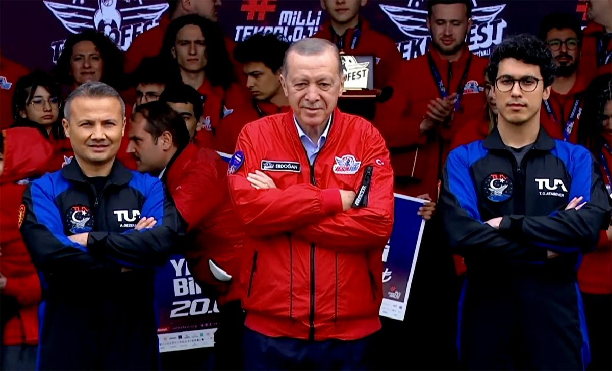 Abdlkadirs27's tweet photo. Cumhurbaşkanımız Recep Tayyip Erdoğan'ın Libya Başbakanı Abdulhamid Dibeybe ve Azerbaycan Cumhurbaşkanı İlham Aliyev ile birlikte katıldığı #TEKNOFEST2023'te kardeşlik rüzgarı esti... 

#TürkUzayYolcuları da Cumhurbaşkanı @RTErdogan'ın yanında yer aldı.
🇹🇷💯
#BirlikteDahaGüçlüyüz https://t.co/EnP9Utk5Lx